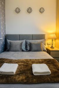 Ένα ή περισσότερα κρεβάτια σε δωμάτιο στο Modern 2 Bed Apartment with Free Parking