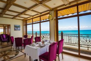 A restaurant or other place to eat at Golden Tulip Zanzibar Resort