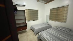 En eller flere senge i et værelse på FamiliaV&B