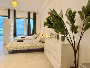 Ένα ή περισσότερα κρεβάτια σε δωμάτιο στο Stylish Modern Apartment with Patio near Vienna