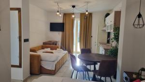 Et tv og/eller underholdning på Villa Amfora with a pool