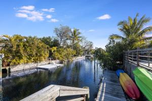 Вид на реку недалеко от дома для отпуска