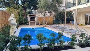 Swimmingpoolen hos eller tæt på Villa Amfora with a pool