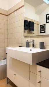 Ένα μπάνιο στο Riflessi sul Fiume +33 φωτογραφίες