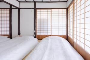 En eller flere senge i et værelse på 温故知新