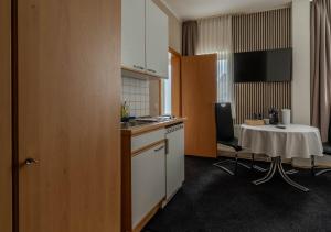 Kuchyň nebo kuchyňský kout v ubytování Pension Bärbel Neelen + 27 fotografií