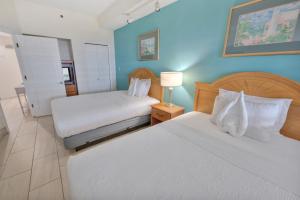 Кровать или кровати в номере Amazing Seaside Escape with Balcony & Beach Access