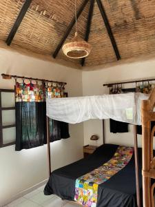 Ένα ή περισσότερα κρεβάτια σε δωμάτιο στο Campement teranga gandiole