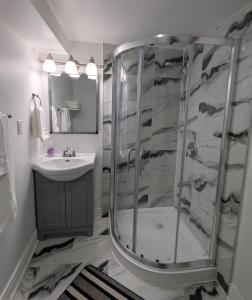 Φωτογραφία από το άλμπουμ του Stay At Brick Home στο Τορόντο