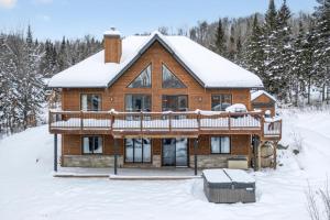 Το Luxurious Scandinavian Golf Chalet with Private Spa τον χειμώνα