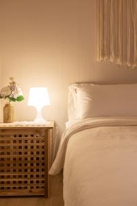 Ένα ή περισσότερα κρεβάτια σε δωμάτιο στο 테오스테이