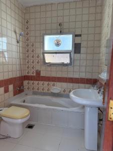 Phòng tắm tại Flat 3BHK Near Alain Museum #Main Bus station #