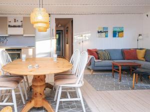 Χώρος καθιστικού στο 6 person holiday home in Tarm-By Traum