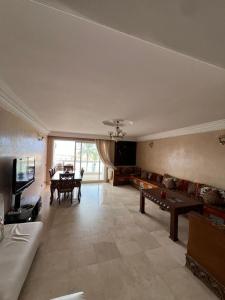 Μια τηλεόραση ή/και κέντρο ψυχαγωγίας στο El hambra 24