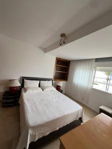 Ένα ή περισσότερα κρεβάτια σε δωμάτιο στο El hambra 24