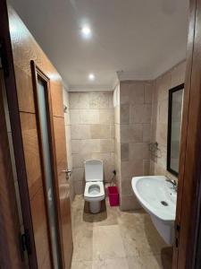 Ένα μπάνιο στο El hambra 24 +10 φωτογραφίες