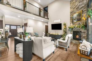 a living room filled with furniture and a fireplace at Winston's Luxurious Retreat in Coeur d'Alene