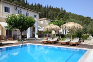 Swimmingpoolen hos eller tæt på Avra apartments