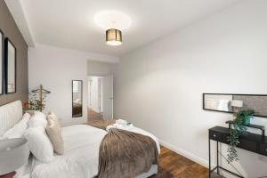 a white bedroom with a bed and a sink at 1Bed Gem Central Bletchley Perfect for Contractors in Bletchley