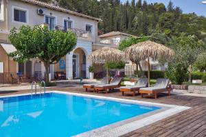 Swimmingpoolen hos eller tæt på Avra apartments