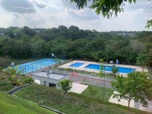 an overhead view of a large swimming pool at Apt na Amazônia in Manaus