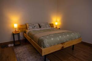 Ένα ή περισσότερα κρεβάτια σε δωμάτιο στο The apartments-Bwebajja