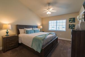 Кровать или кровати в номере 3BR Townhouse CC-8-101