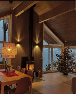 Billede fra billedgalleriet på Holiday cabins with unmatched lake view in Jølster i Skei 