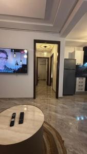 Μια τηλεόραση ή/και κέντρο ψυχαγωγίας στο El Aouina al wahate