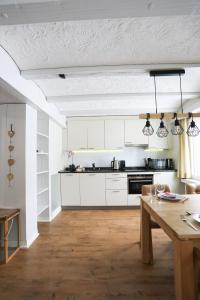 Kuchyň nebo kuchyňský kout v ubytování Brand New, 5min to Ski PARADISE !