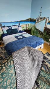 a bedroom with a bed with a view of the ocean at Suite 1 Flèche du fjord vue Saguenay Monts Valin in Saint-Fulgence