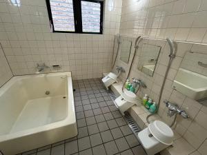 Ένα μπάνιο στο 芦生山の家