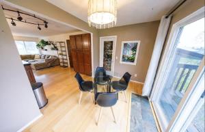 Χώρος καθιστικού στο Quiet & Convenient