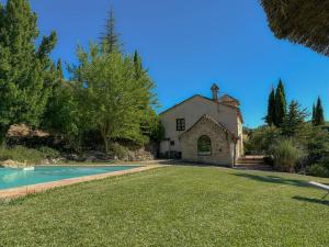Πισίνα στο ή κοντά στο Villa Rural La Torre by Hacienda Alfacara