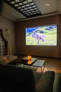 Μια τηλεόραση ή/και κέντρο ψυχαγωγίας στο icoina