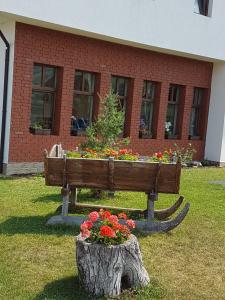 Hotel Podkovata外面的花园