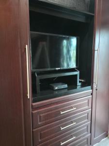 Vanilla Lee Corporate Suite في خليج ريتشاردز: مركز ترفيهي مع تلفزيون بشاشة مسطحة