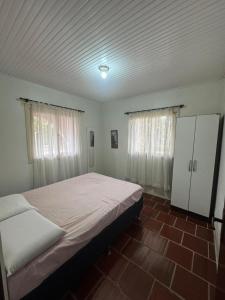 Ένα ή περισσότερα κρεβάτια σε δωμάτιο στο Casa de veraneio