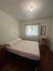 Ένα ή περισσότερα κρεβάτια σε δωμάτιο στο Casa de veraneio