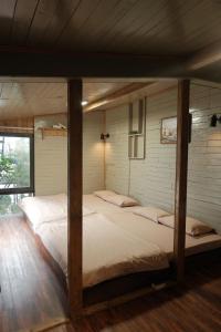 Postel nebo postele na pokoji v ubytování Bách Xanh House. Nhà ống khói