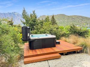 O vedere generală la munți sau o vedere la munte luată de la această casă de vacanță