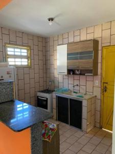 Kuchyň nebo kuchyňský kout v ubytování Condomínio Village do Itanhém