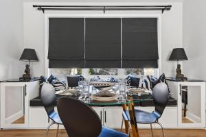 Χώρος καθιστικού στο Cozy 1BR Retreat Sleeps 2 Near Downtown & NC State