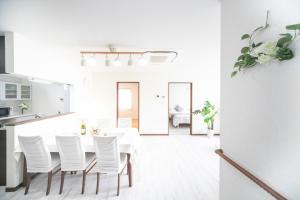 Η κουζίνα ή μικρή κουζίνα στο Awaji Riverside Terrace in Shizuki - Vacation STAY 81986v