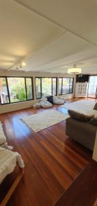 En eller flere senge i et værelse på Green Oasis with Sea Breeze