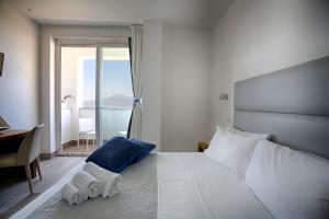 A bed or beds in a room at Relais Manfredi