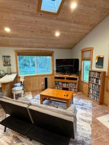 Μια τηλεόραση ή/και κέντρο ψυχαγωγίας στο The Loft on Old Naches