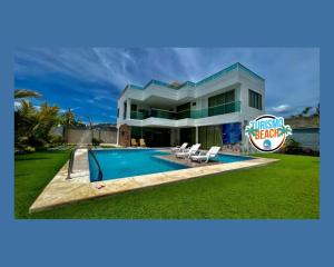 Bazén v ubytování Palmares Beach nebo v jeho okolí + 30 fotografií