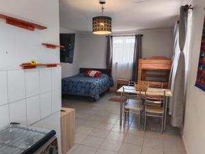 Giường trong phòng chung tại Hostal ribera de Quitor