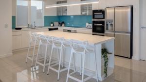 Køkken eller tekøkken på Oceans Edge By Wine Coast Holidays